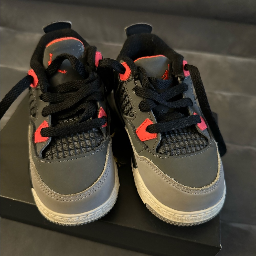 AIR JORDAN 4